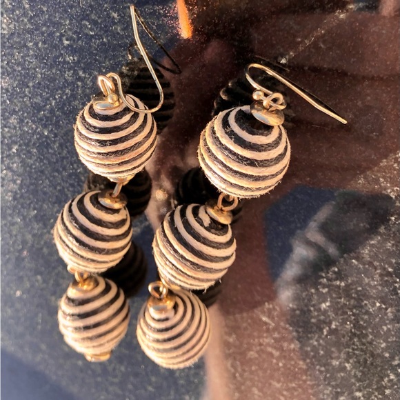 Triple ball earrings Pierced Dangly Striped Black & White - Picture 5 of 7